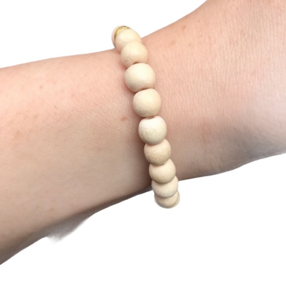 Hamsa wood beaded stretch Bracelet - Picture 3 of 6